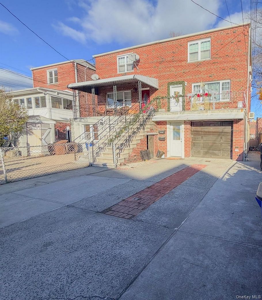 1110 Clarence Avenue