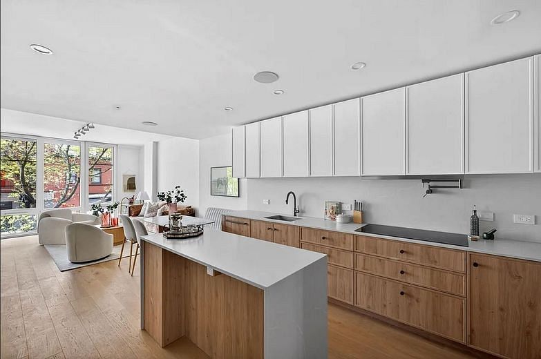1110 Manhattan Avenue #RESIDENCE 6