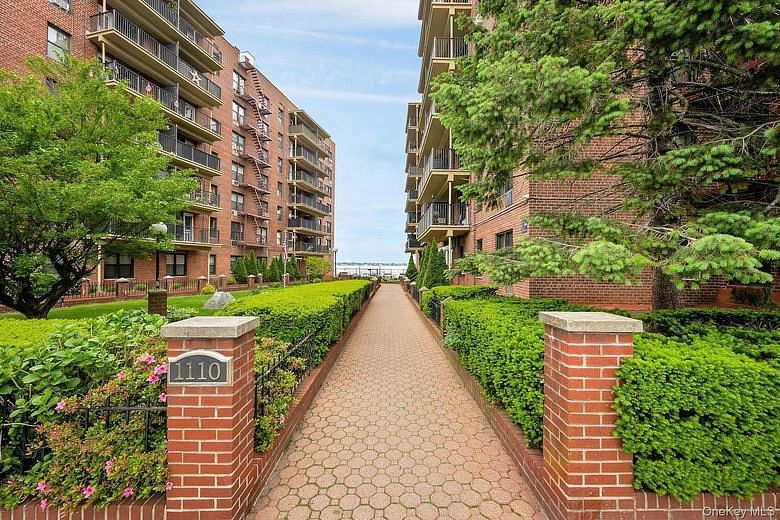 1110 Stadium Avenue #1H