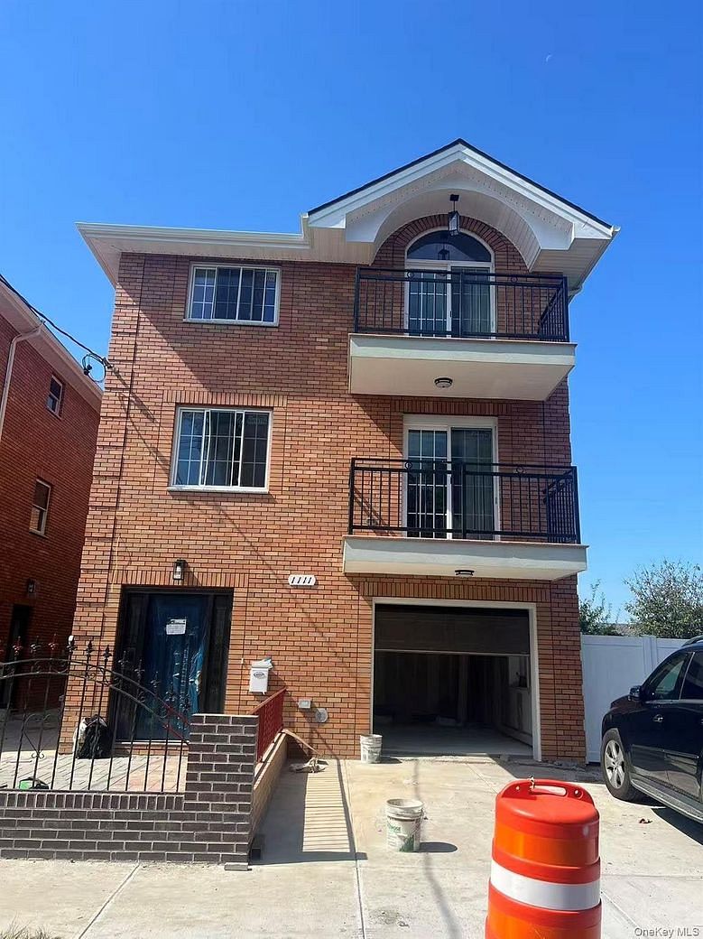 1111 Clarence Avenue