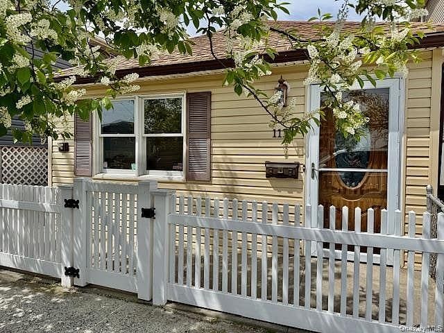 1111 Cross Bay Boulevard
