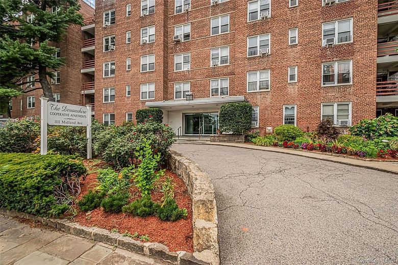 1111 Midland Avenue #4D