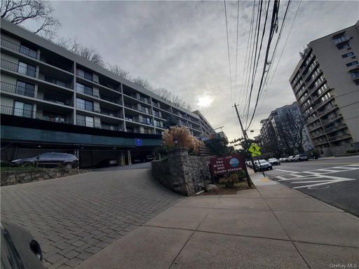 Image 1 of 27 for 1116 Warburton Avenue #3D in Westchester, Yonkers, NY, 10701