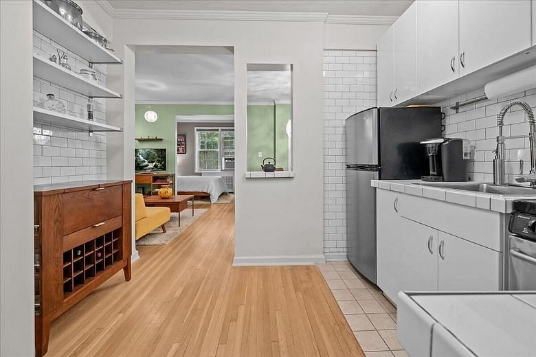 1125 Lorimer Street #2J