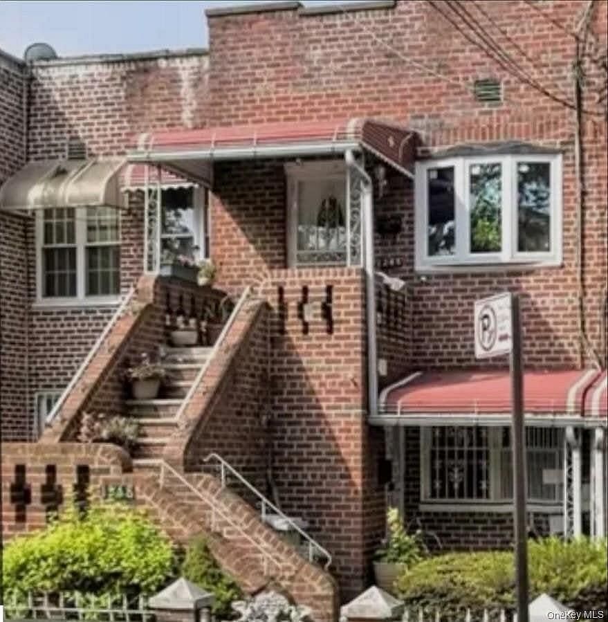 1128 E 84th Street