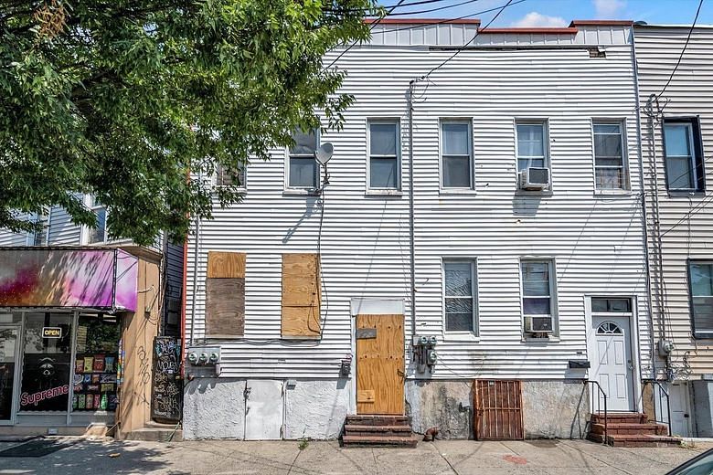 1129 E Tremont Avenue