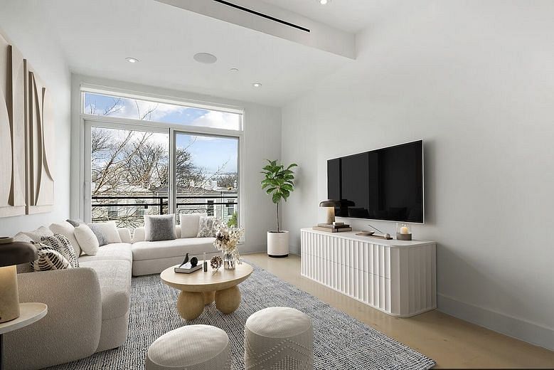 1129 Halsey Street #3R