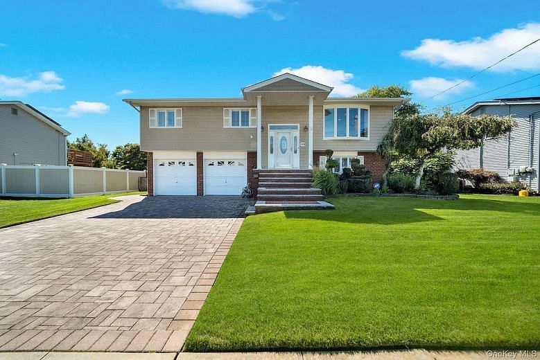 113 N Lewis Avenue