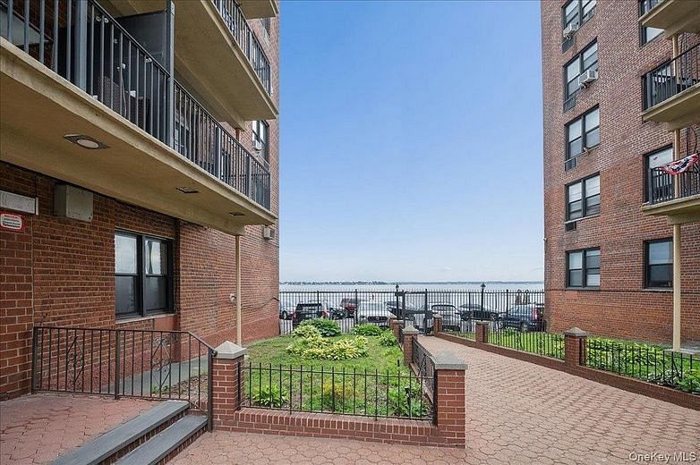 1130 Stadium Avenue #1J
