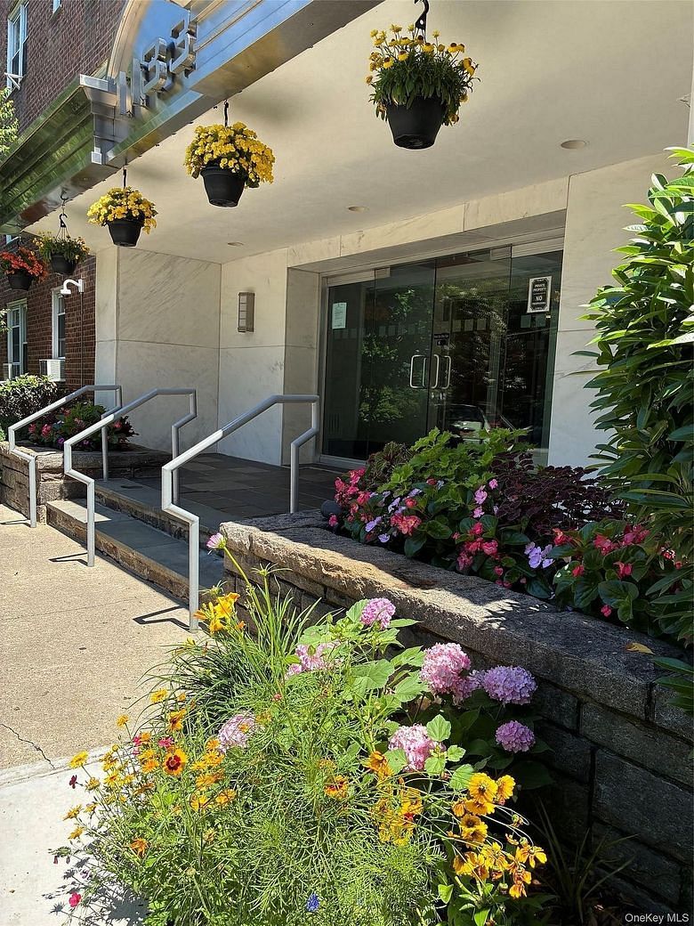1133 Midland Avenue #1C