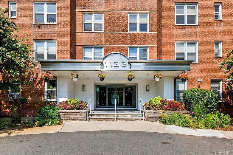 1133 Midland Avenue #1K