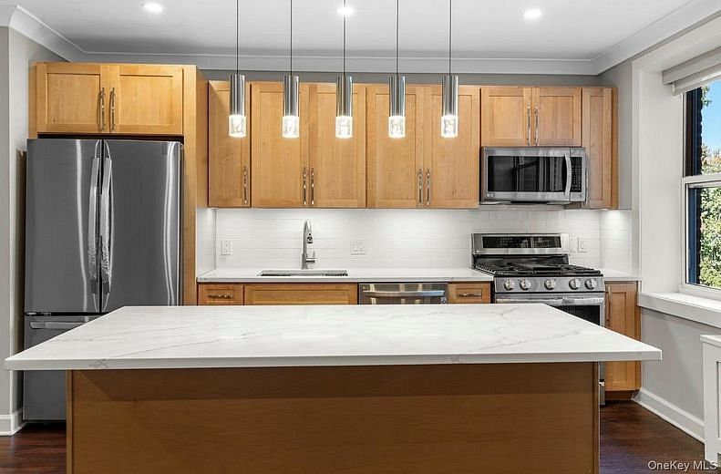 1133 Midland Avenue #3D