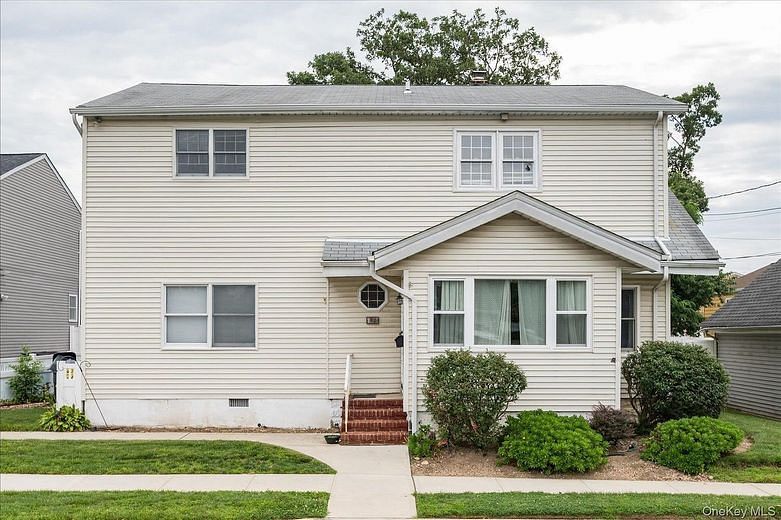 1135 Ruth Place