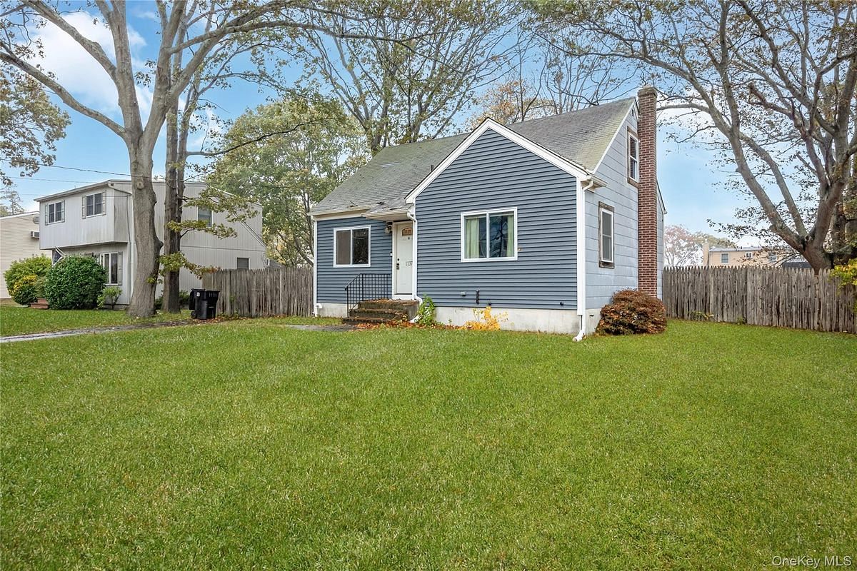 Image 1 of 19 for 1137 Namdac Avenue in Long Island, Bay Shore, NY, 11706