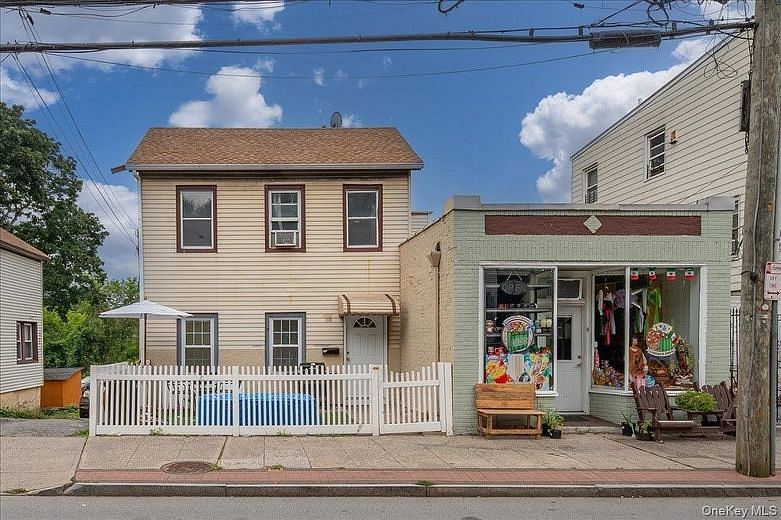 114-116 Ferris Avenue
