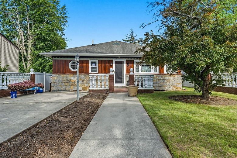 1142 Bay 25th Street