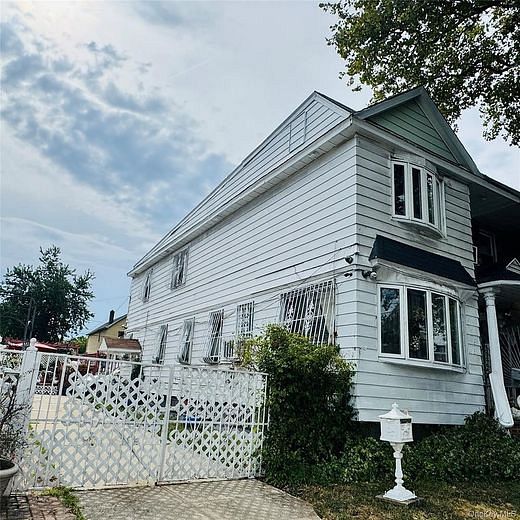 115-46 W Van Wyck Expressway