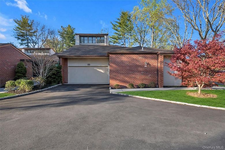 115 Eagles Crescent #115