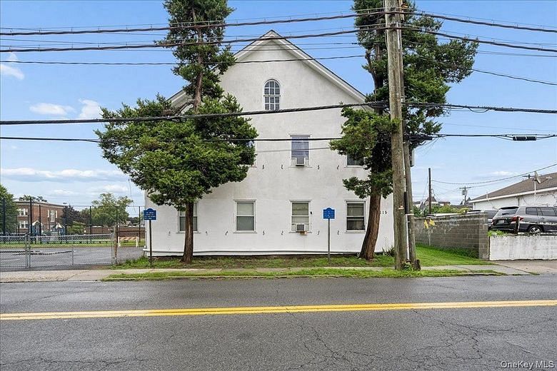 115 N Barry Avenue