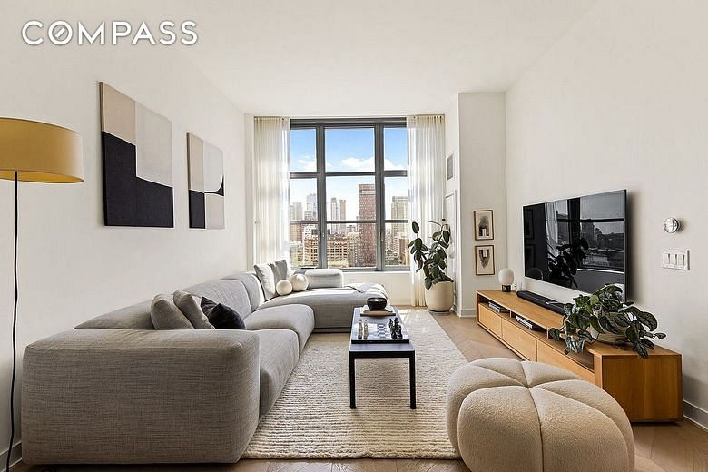 115 York Street #18H