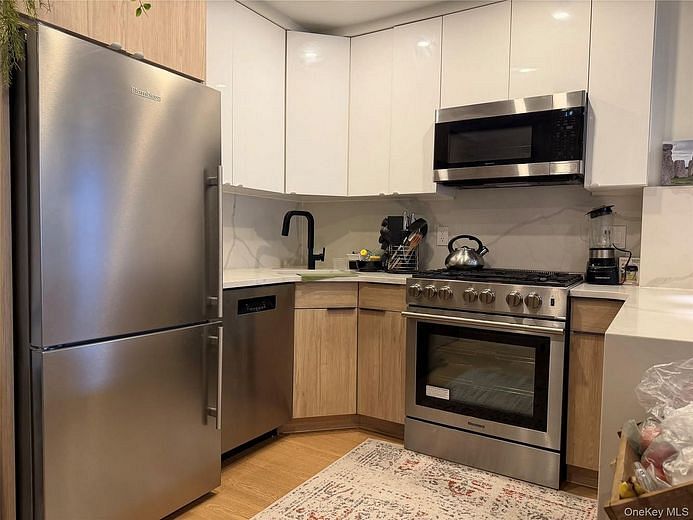 116-17 Grosvenor Lane #3A