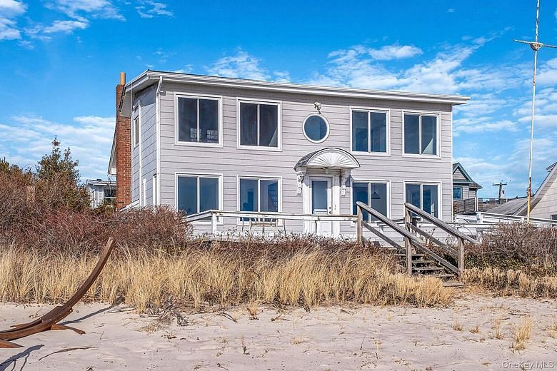 116 Oak Beach Road