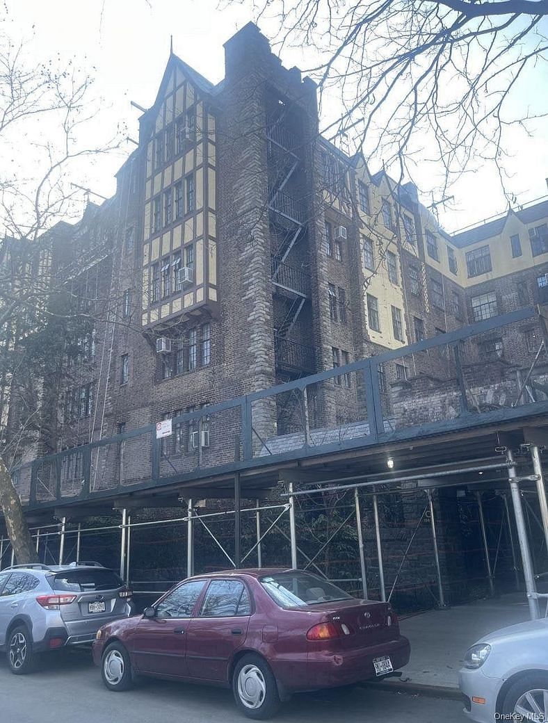 116 Pinehurst Avenue #C21