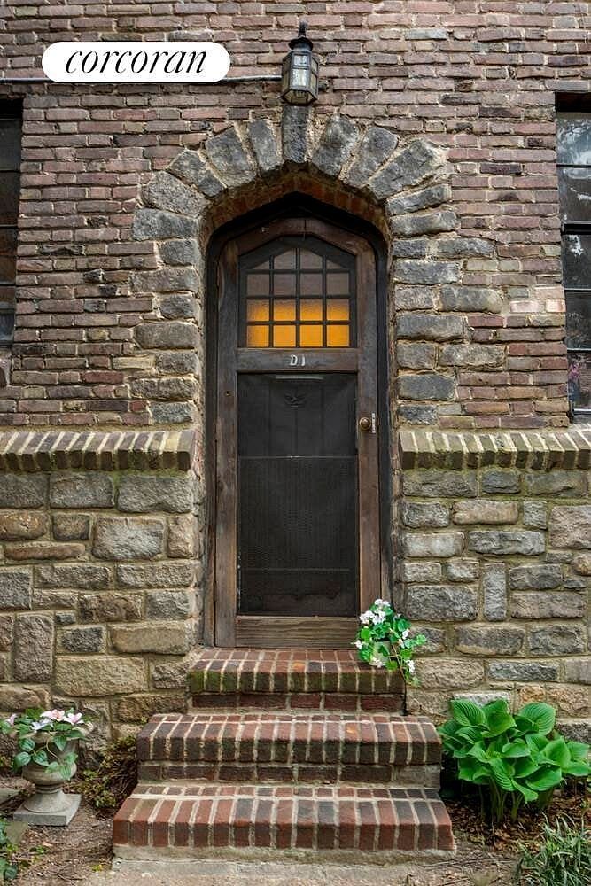 116 Pinehurst Avenue #D1