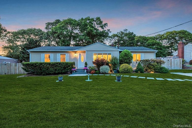 116 W Tiana Road