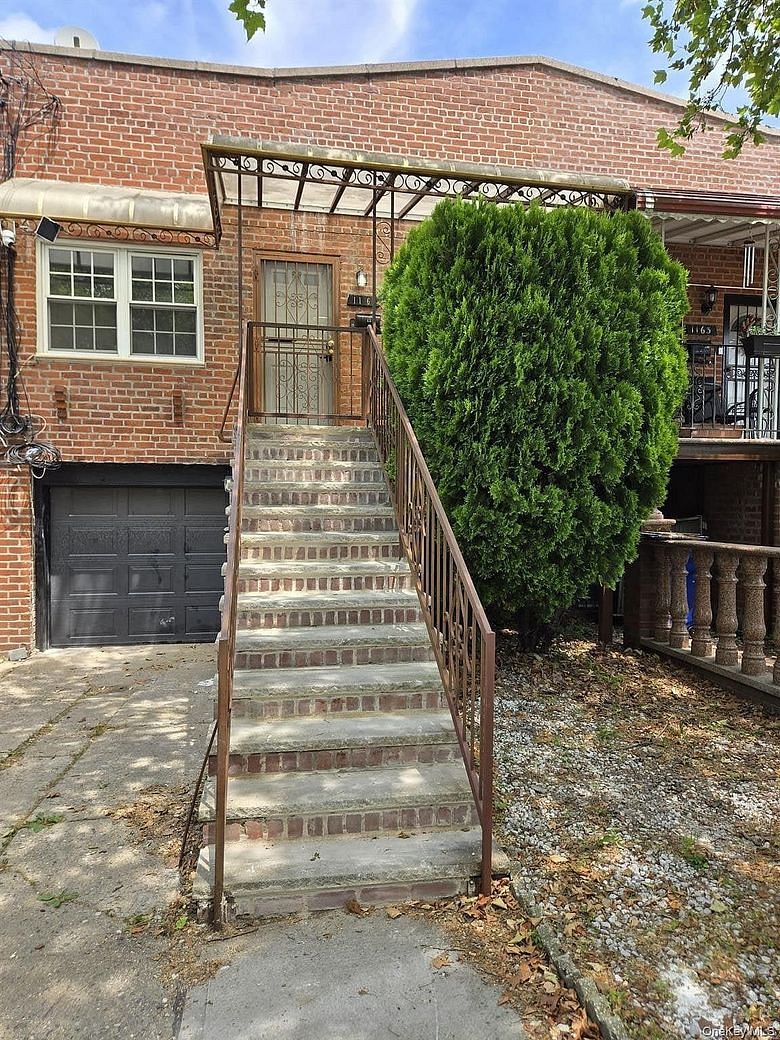 1161 E 101st Street