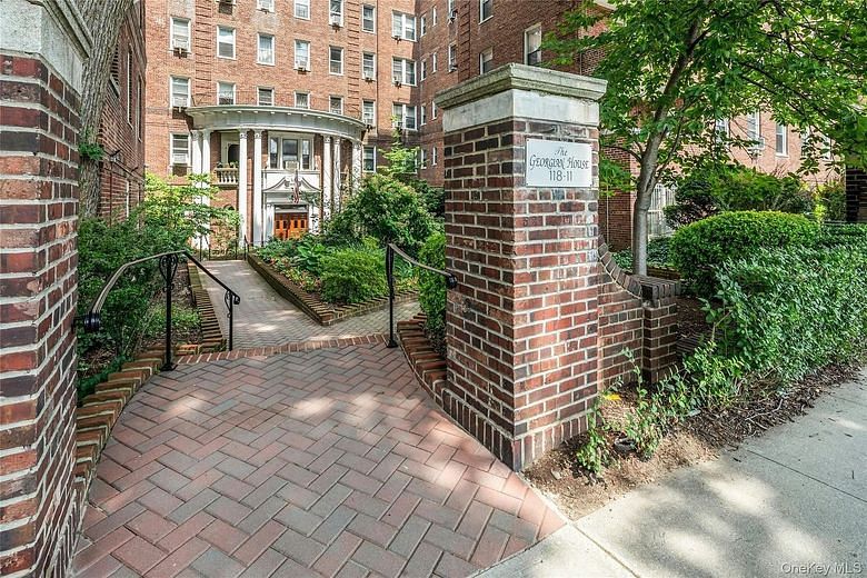 118-11 84 Avenue #406