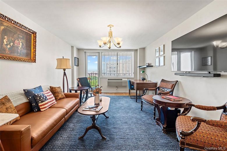 118-18 Union Turnpike #19G