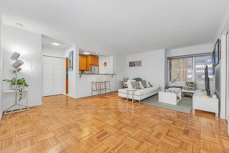 118 East 60th Street #10A