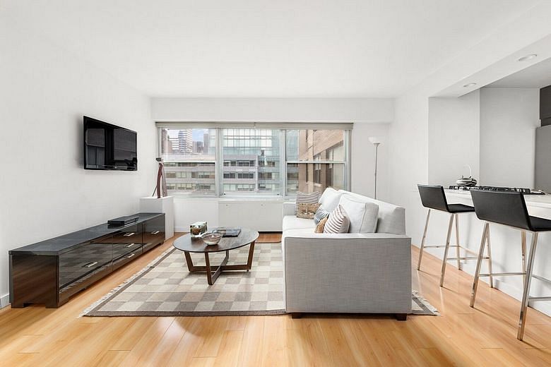 118 East 60th Street #19F