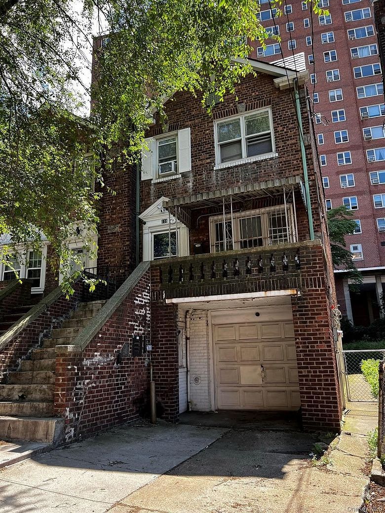 118 Van Cortlandt Avenue W