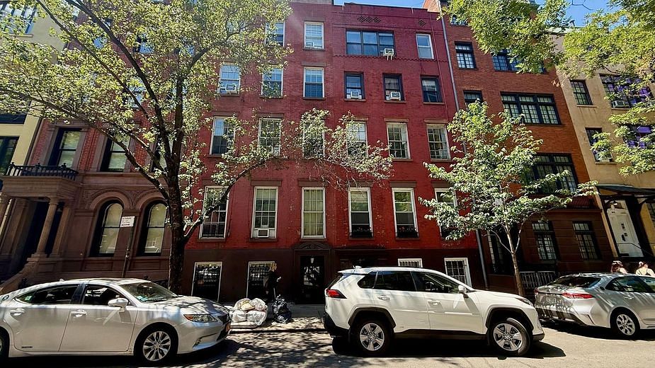 118 Waverly Place #4B