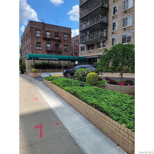 11818 Union Turnpike #5J