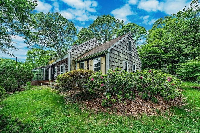 119 Christian Avenue