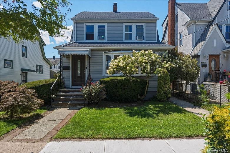 11932 195St