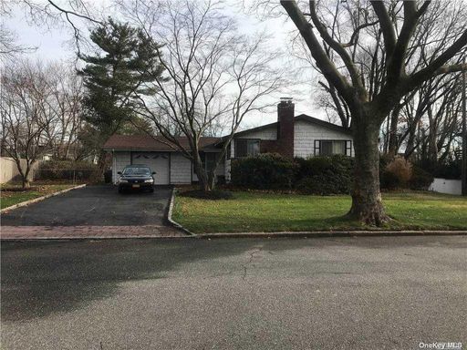 Image 1 of 32 for 8 Lauren Avenue in Long Island, Dix Hills, NY, 11746