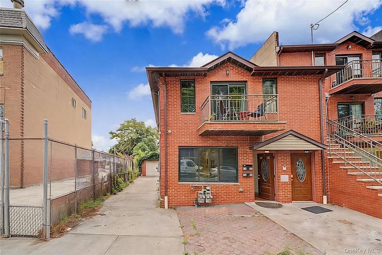 12-10 27th Avenue