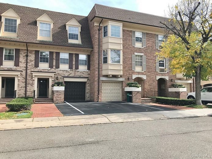 12-31 Robin Lane #Triplex, 1