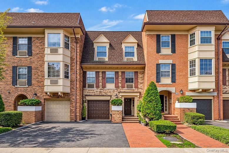 12-32 Diane Place #204L