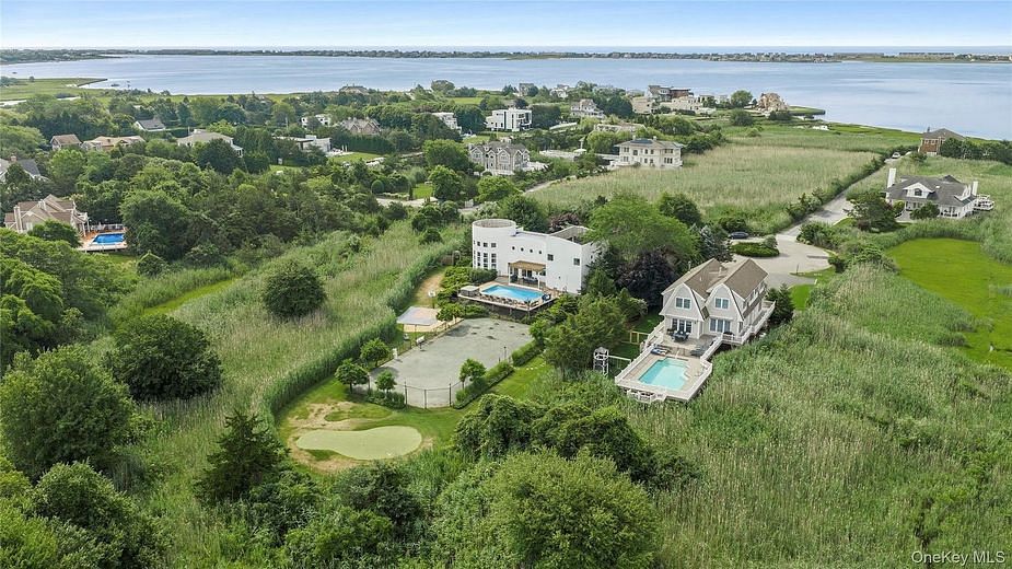 12 Bay Meadow Lane