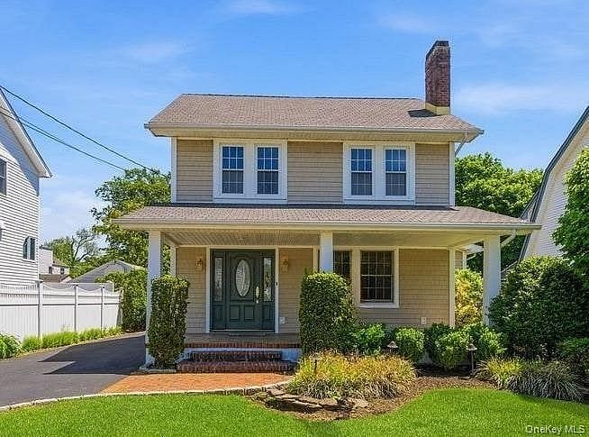 12 Davison Avenue