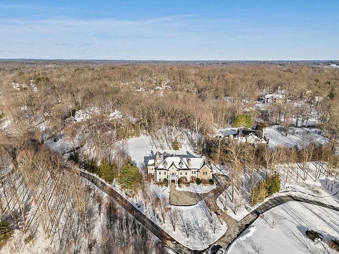 12 Gifford Lake Drive