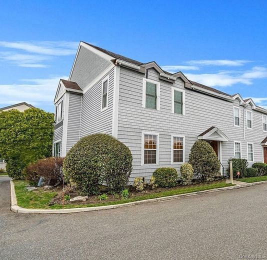 12 Greenmeadow Drive #12