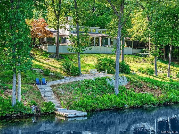 12 Haights Cross Road