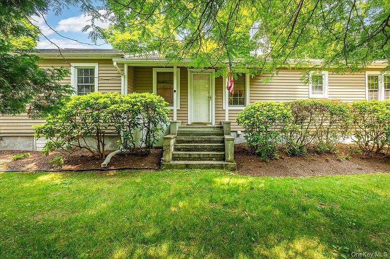 12 Lakeview Drive