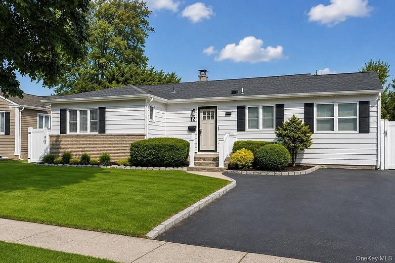 12 Lillian Lane